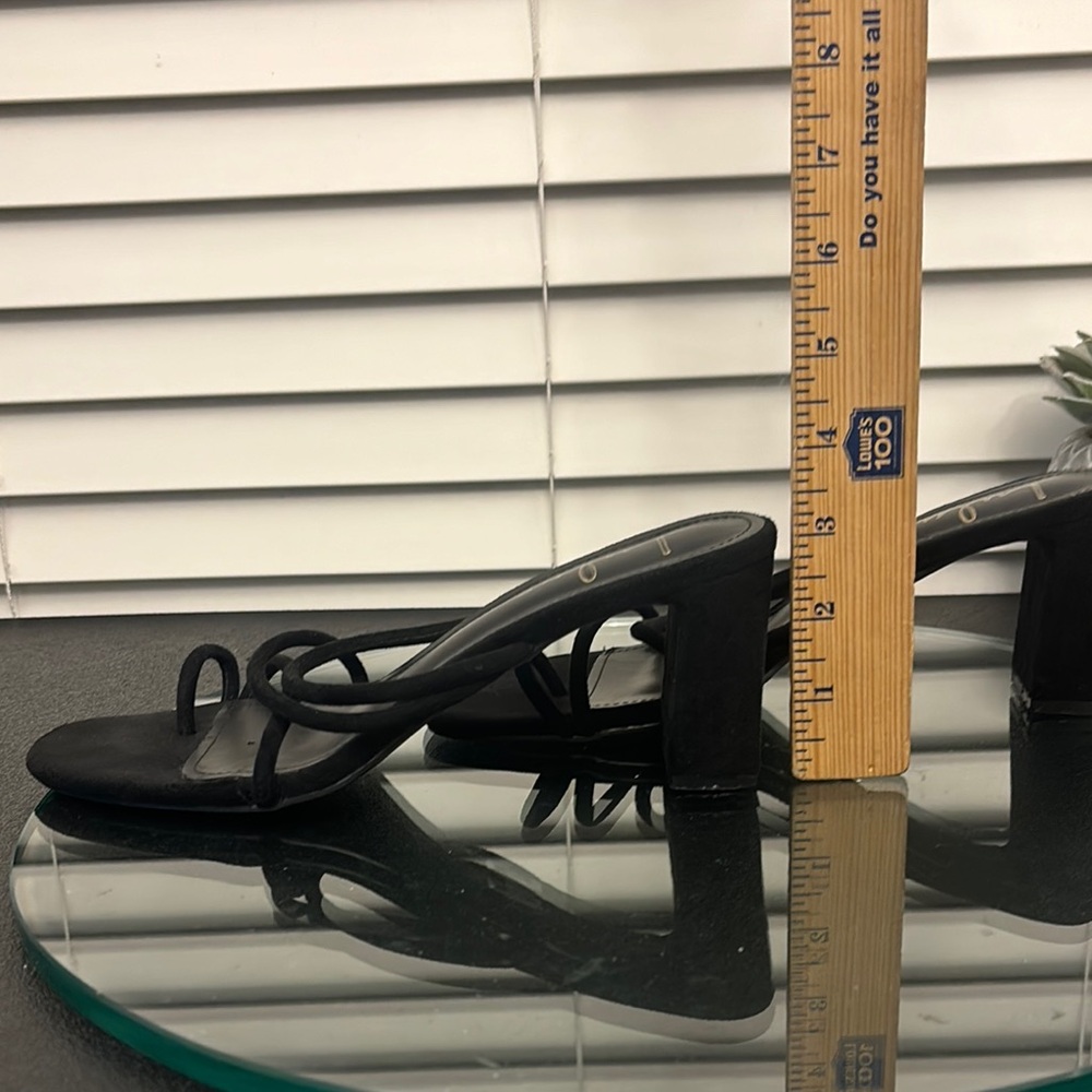 Lulu's Black Strappy Women's Heels Toe Loop 8.5 - Picture 8 of 10